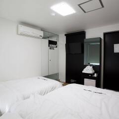 Отель Ekonomy Myeongdong Central Сеул комната для гостей фото 5