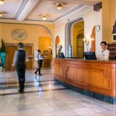Отель Hôtel Vacances Bleues Le Royal Франция, Ницца - 4 отзыва об отеле, цены и фото номеров - забронировать отель Hôtel Vacances Bleues Le Royal онлайн интерьер отеля фото 3