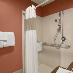 Отель Baymont Inn & Suites - Sullivan ванная фото 2