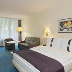 Отель Holiday Inn München Süd Германия, Мюнхен - 13 отзывов об отеле, цены и фото номеров - забронировать отель Holiday Inn München Süd онлайн комната для гостей фото 3