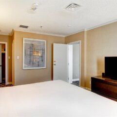 Отель DoubleTree by Hilton Hotel Toronto Downtown Канада, Торонто - отзывы, цены и фото номеров - забронировать отель DoubleTree by Hilton Hotel Toronto Downtown онлайн комната для гостей фото 5