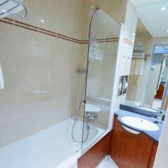 Отель Kyriad Paris Nord Porte de St Ouen ванная фото 2