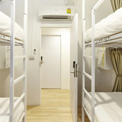Liveitup Asok Hostel Бангкок комната для гостей фото 4