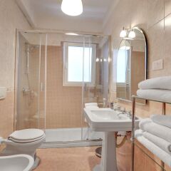 Отель San Vidal - WR Apartments Италия, Венеция - отзывы, цены и фото номеров - забронировать отель San Vidal - WR Apartments онлайн ванная фото 2