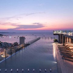 Отель Pony's Homestay -The Base Condo- Бангламунг бассейн