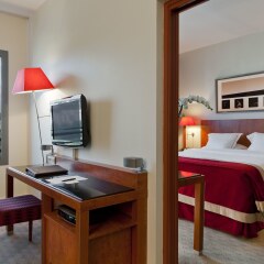 Отель Crowne Plaza Lyon - Cite Internationale Франция, Лион - 1 отзыв об отеле, цены и фото номеров - забронировать отель Crowne Plaza Lyon - Cite Internationale онлайн комната для гостей фото 2