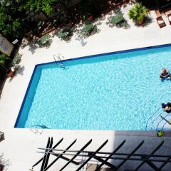 The Courtleigh Hotel and Suites бассейн