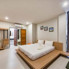 Отель Phuket Marine Poshtel фото 6