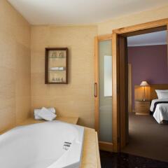 Отель Le Méridien St Julians Hotel and Spa Мальта, Баллута-бей - отзывы, цены и фото номеров - забронировать отель Le Méridien St Julians Hotel and Spa онлайн ванная фото 2