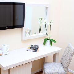 Отель Bristol Hotel Азербайджан, Баку - 9 отзывов об отеле, цены и фото номеров - забронировать отель Bristol Hotel онлайн удобства в номере фото 2