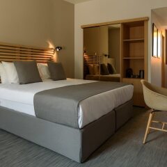 Отель Fos DownTown Suites Афины комната для гостей фото 16