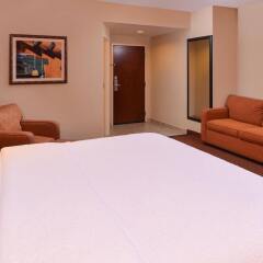 Отель Hampton Inn Albuquerque - University Midtown комната для гостей