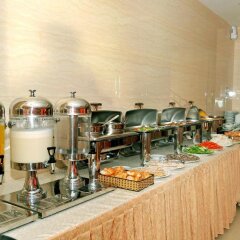 Отель Corvin Hotel Вьетнам, Вунгтау - отзывы, цены и фото номеров - забронировать отель Corvin Hotel онлайн питание