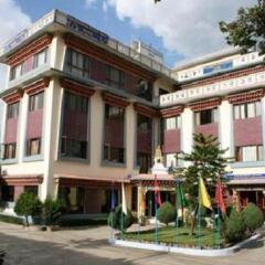 Отель Swayambhu Peace Zone Hotel Непал, Катманду - отзывы, цены и фото номеров - забронировать отель Swayambhu Peace Zone Hotel онлайн вид на фасад