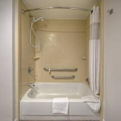 Отель Hampton Inn Concord/Kannapolis ванная фото 2