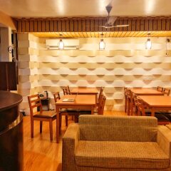 Отель Ashaz Inn (and Cafe) Мале гостиничный бар