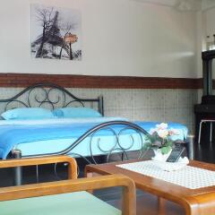 Отель Sabina Guesthouse бассейн
