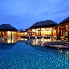 Отель APSARA Beachfront Resort and Villa бассейн