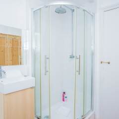 Отель 1 Bedroom Flat in Highbury ванная