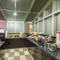 Отель Hampton Inn Manhattan/Times Square South США, Нью-Йорк - отзывы, цены и фото номеров - забронировать отель Hampton Inn Manhattan/Times Square South онлайн питание фото 2