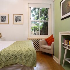Отель 2 Bedroom Garden Apartment near Wimbledon Великобритания, Лондон - отзывы, цены и фото номеров - забронировать отель 2 Bedroom Garden Apartment near Wimbledon онлайн комната для гостей фото 5