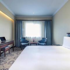 Отель Mercure Shanghai Hongqiao Airport Китай, Шанхай - отзывы, цены и фото номеров - забронировать отель Mercure Shanghai Hongqiao Airport онлайн комната для гостей фото 3