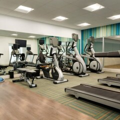 Отель Northwood Inn & Suites Блумингтон фитнесс-зал