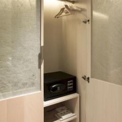 Hotel Riverview Taipei сейф в номере