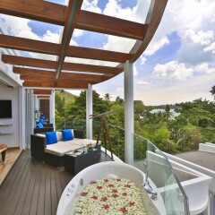 Отель The Privilege Ezra Beach Club Самуи балкон