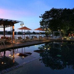 Отель Riva Surya Bangkok бассейн фото 3