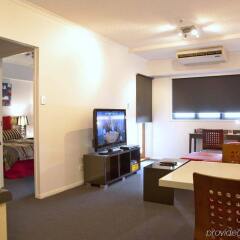 Central Brunswick Apartment Hotel комната для гостей