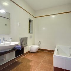 Отель Pure Luxury Apartment With Pool Мальта, Слима - отзывы, цены и фото номеров - забронировать отель Pure Luxury Apartment With Pool онлайн ванная