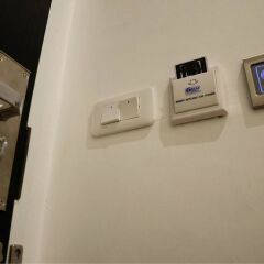 3howw Hostel @ Sukhumvit 21 Бангкок сейф в номере