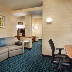 Отель Fairfield Inn & Suites by Marriott Columbus OSU США, Колумбус - отзывы, цены и фото номеров - забронировать отель Fairfield Inn & Suites by Marriott Columbus OSU онлайн комната для гостей фото 4