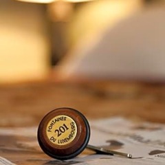 Отель Fontaines Du Luxembourg Париж сейф в номере