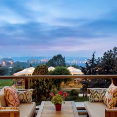 Hilton Istanbul Bosphorus Турция, Стамбул - 5 отзывов об отеле, цены и фото номеров - забронировать отель Hilton Istanbul Bosphorus онлайн балкон