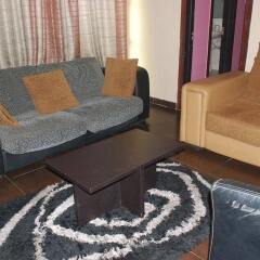 Отель Emglo Suites развлечения