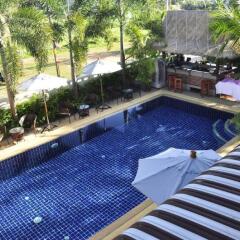 Baan Chayna Resort Hotel бассейн фото 3