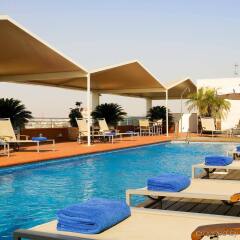 Отель Novotel Sevilla Marques de Nervión бассейн