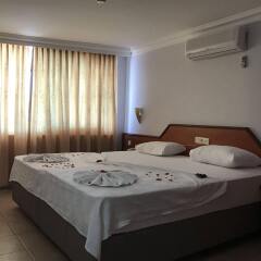 Muz Hotel сейф в номере