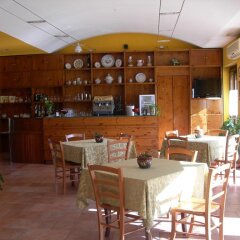 Отель La Foresteria Di San Leo Тито гостиничный бар