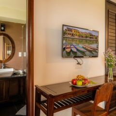 Отель Golden Peach Villa Hoi An удобства в номере