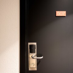 Hotel Aris сейф в номере