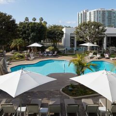 Отель MDR Marina del Rey - a DoubleTree by Hilton США, Лос-Анджелес - отзывы, цены и фото номеров - забронировать отель MDR Marina del Rey - a DoubleTree by Hilton онлайн бассейн фото 2