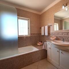 Отель House With 3 Bedrooms in Albufeira, With Wonderful City View, Private ванная фото 2