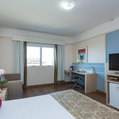 Отель Comfort Suites Londrina удобства в номере