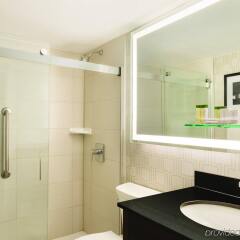 Отель DoubleTree by Hilton Hotel Toronto Downtown Канада, Торонто - отзывы, цены и фото номеров - забронировать отель DoubleTree by Hilton Hotel Toronto Downtown онлайн ванная фото 2