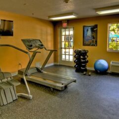 Отель Comfort Suites Seven Mile Beach Каймановы острова, Севен-Майл-Бич - отзывы, цены и фото номеров - забронировать отель Comfort Suites Seven Mile Beach онлайн фитнесс-зал фото 3