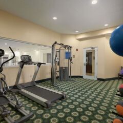 Отель Quality Inn & Suites Glenmont - Albany South фитнесс-зал
