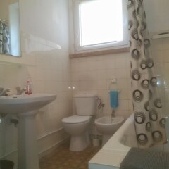 Апартаменты Boomerang Surf House Serviced Apartments ванная